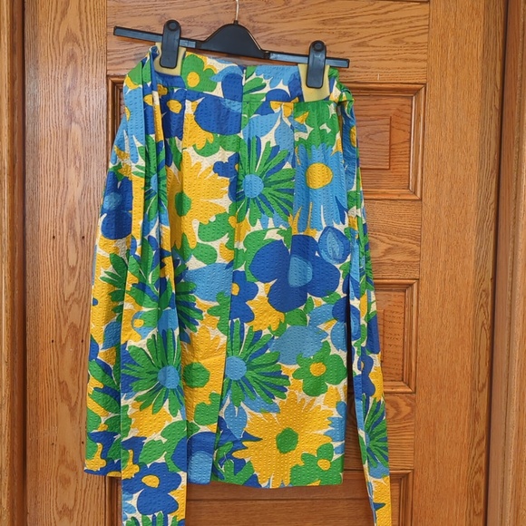 This is a happy skirt - Picture 3 of 5